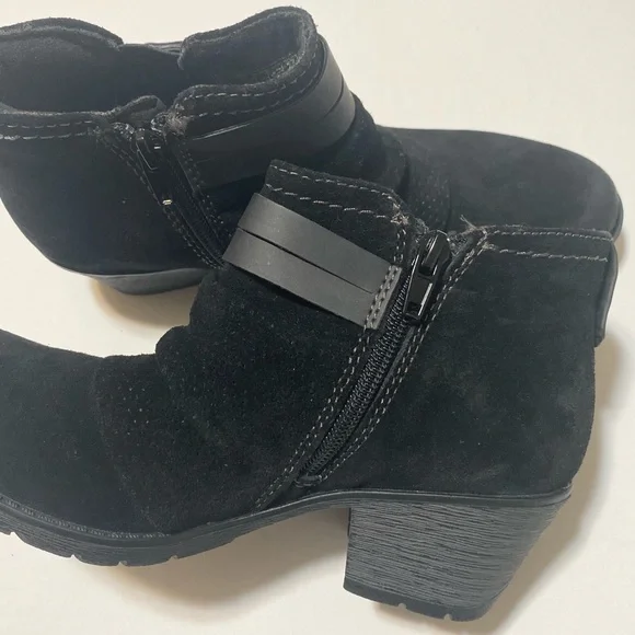 Earth Origins Suede Bootie - Picture 7 of 8